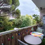 Atypique - * Hyeres